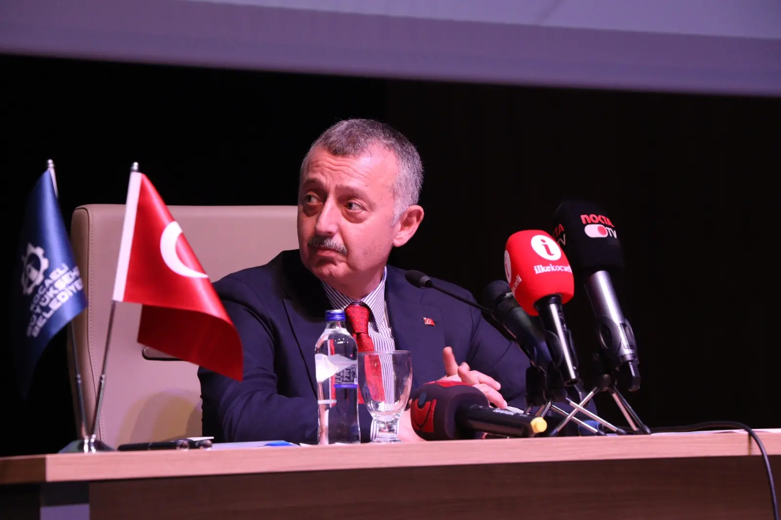 Tahir Büyükakın: Bir tek nesli tükenen pandaları konuşmadık - Resim : 2