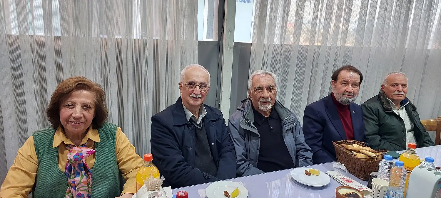 50 yıllık arkadaşlar iftarda buluştu - Resim : 2