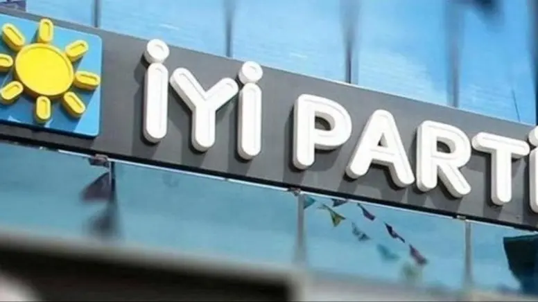 İYİ Parti'de il ve ilçe başkanı istifa etti - Resim : 1