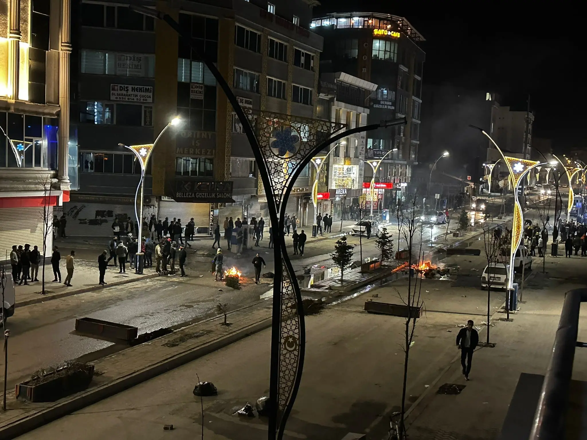 Hakkari karıştı! Halk Abdullah Zeydan için sokağa döküldü - Resim : 2