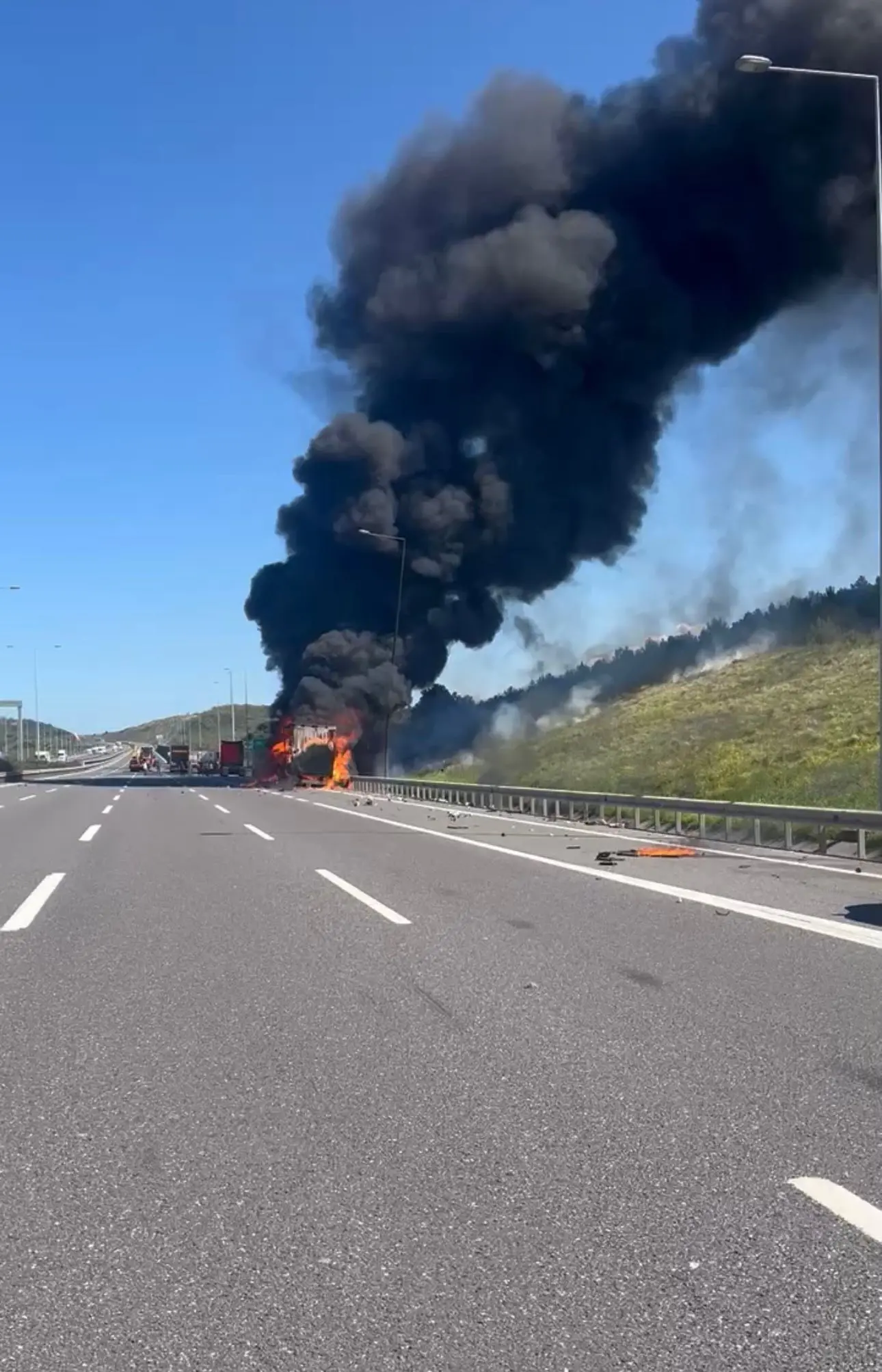 Kuzey Marmara'da korkunç dakikalar: TIR alev topuna döndü - Resim : 2