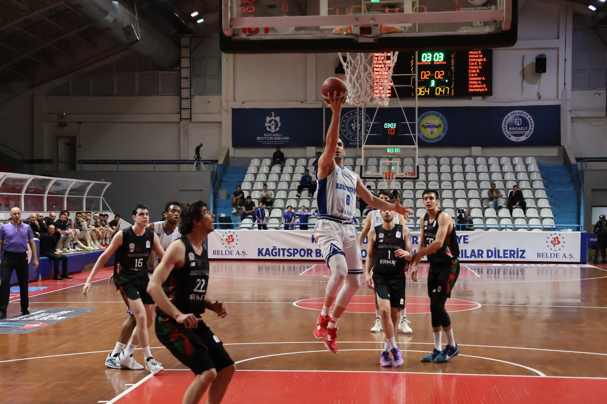 Kağıtspor'dan çok kritik galibiyet: "98-72" - Resim : 3