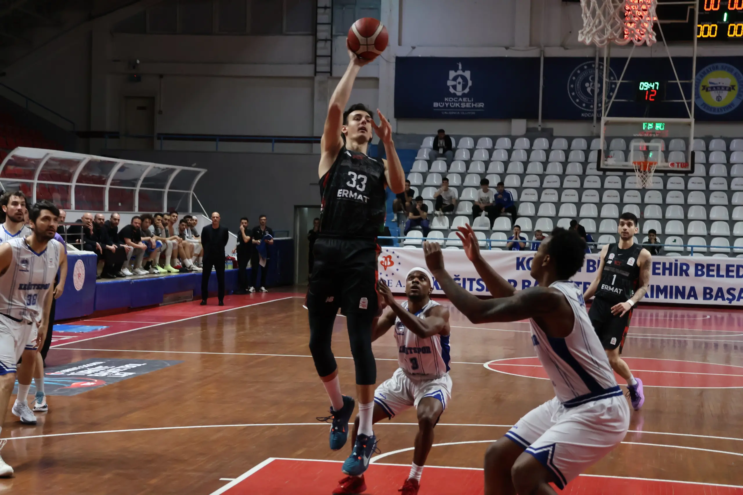 Kağıtspor'dan çok kritik galibiyet: "98-72" - Resim : 6