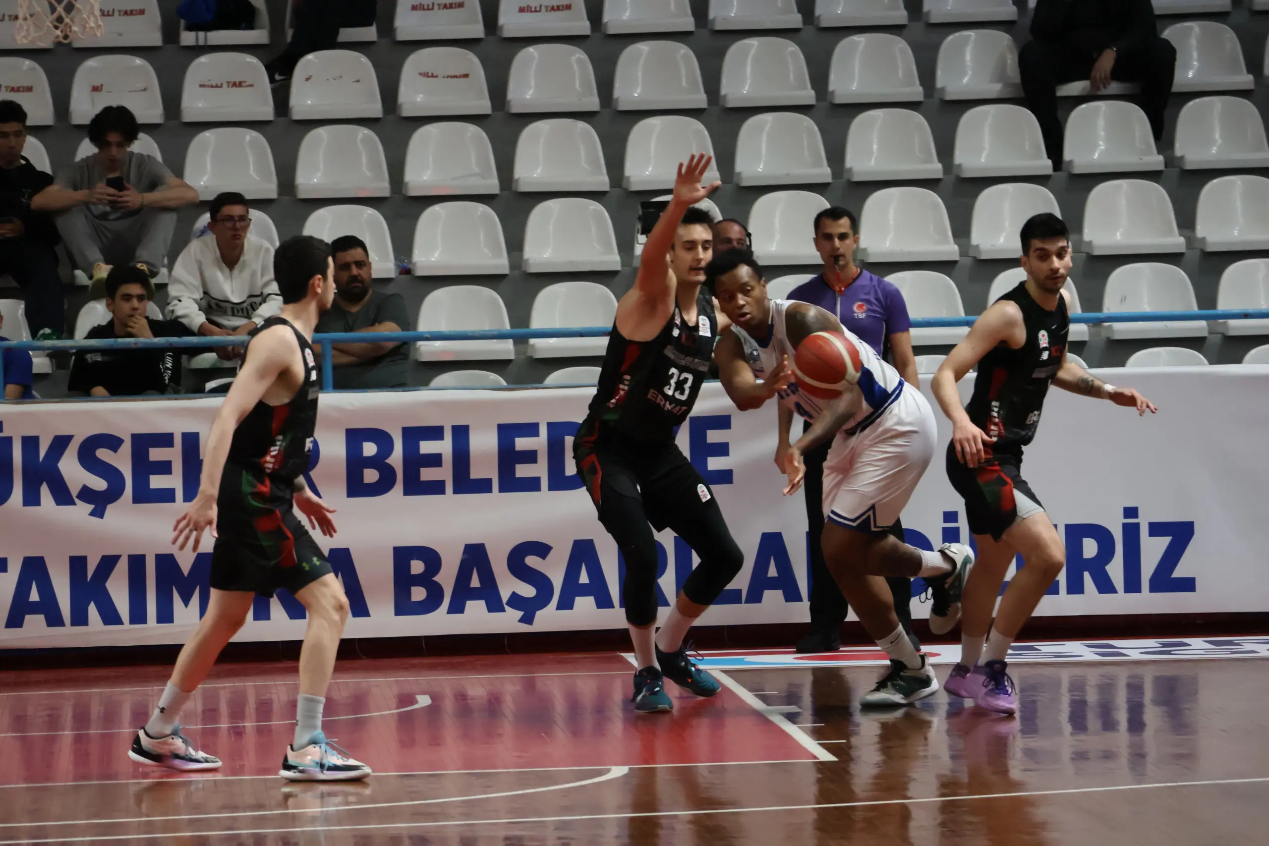 Kağıtspor'dan çok kritik galibiyet: "98-72" - Resim : 8