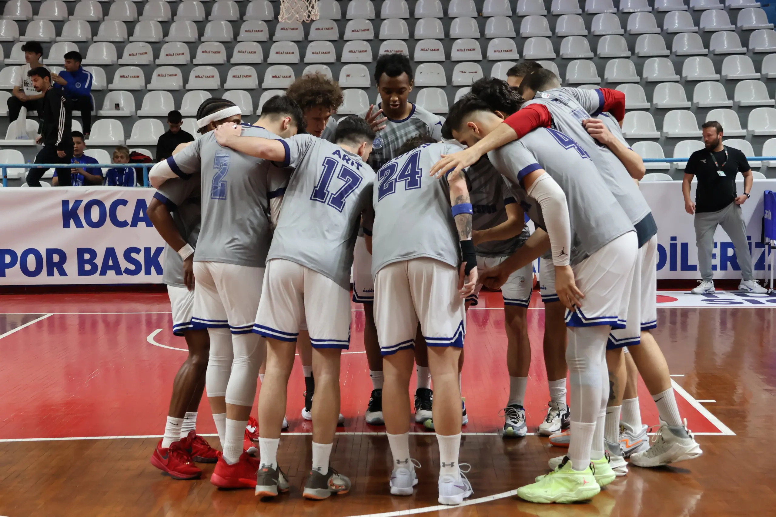 Kağıtspor'dan çok kritik galibiyet: "98-72" - Resim : 1