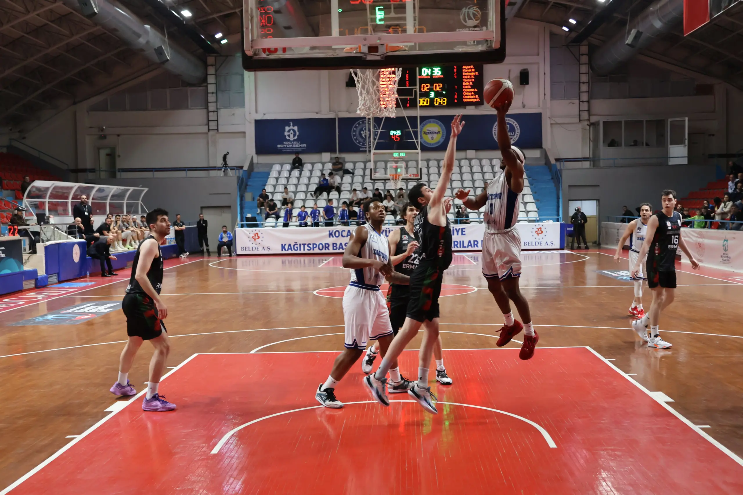 Kağıtspor'dan çok kritik galibiyet: "98-72" - Resim : 10