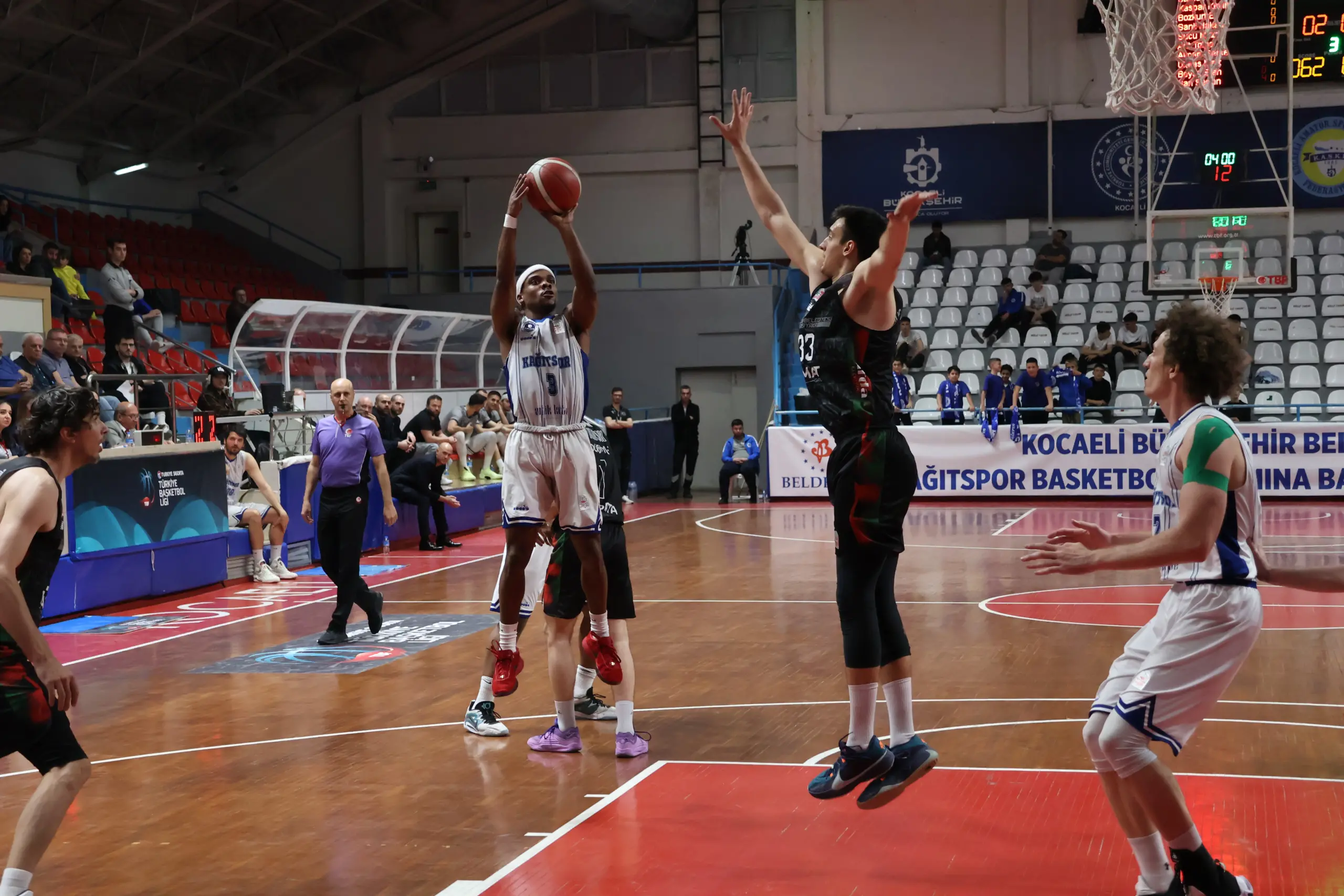 Kağıtspor'dan çok kritik galibiyet: "98-72" - Resim : 11