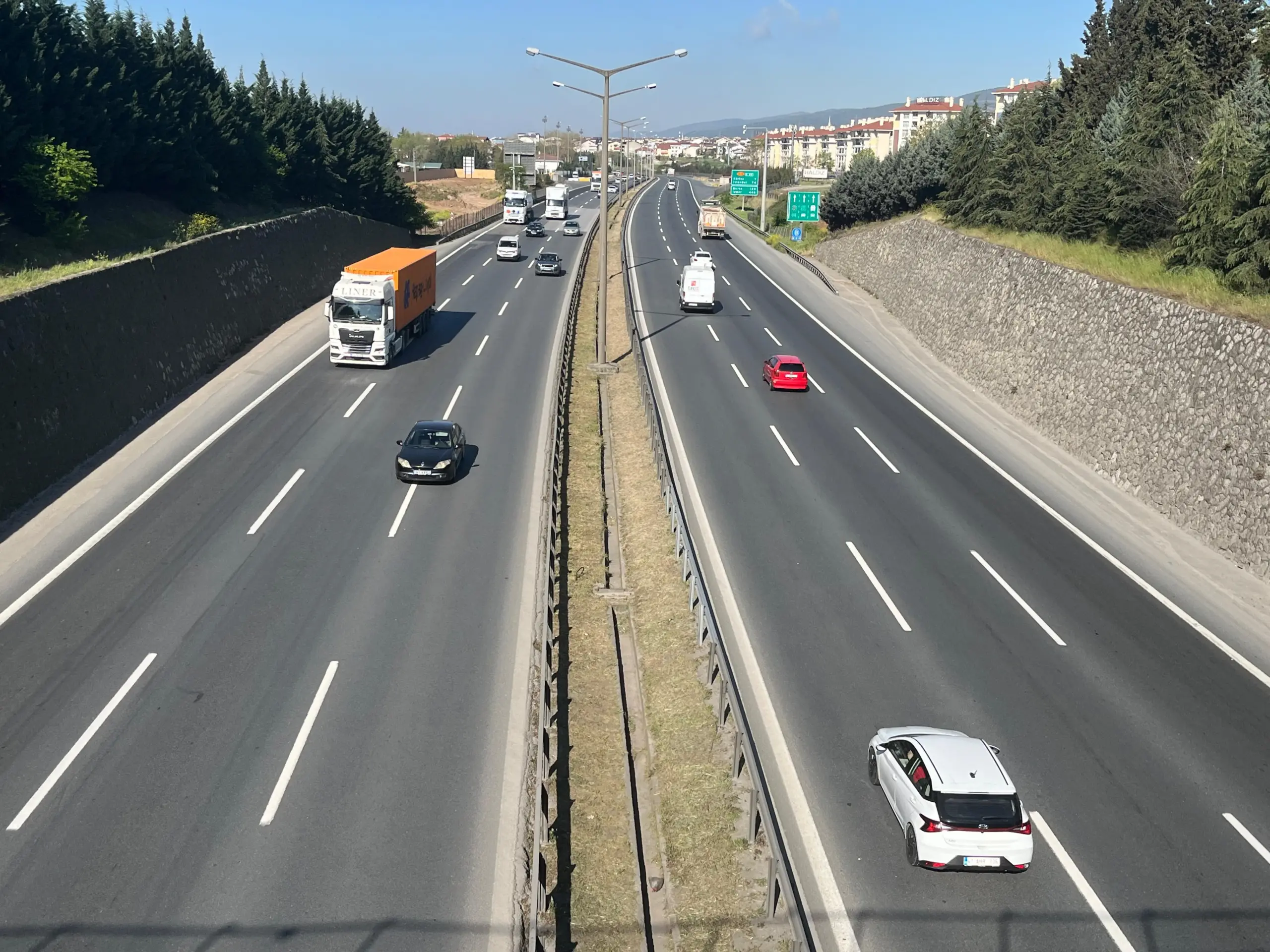 TEM'de tatilin üçüncü gününde trafik akıcı seyrediyor - Resim : 2