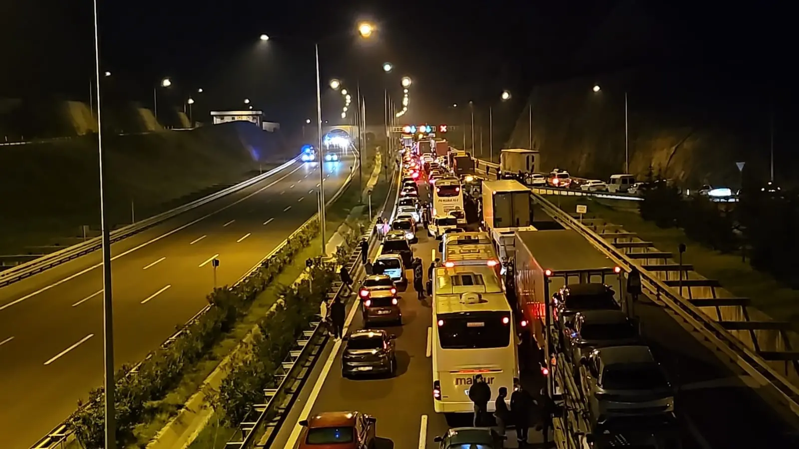 Kocaeli'den kalkan yolcu otobüsü alev alev yandı! - Resim : 5