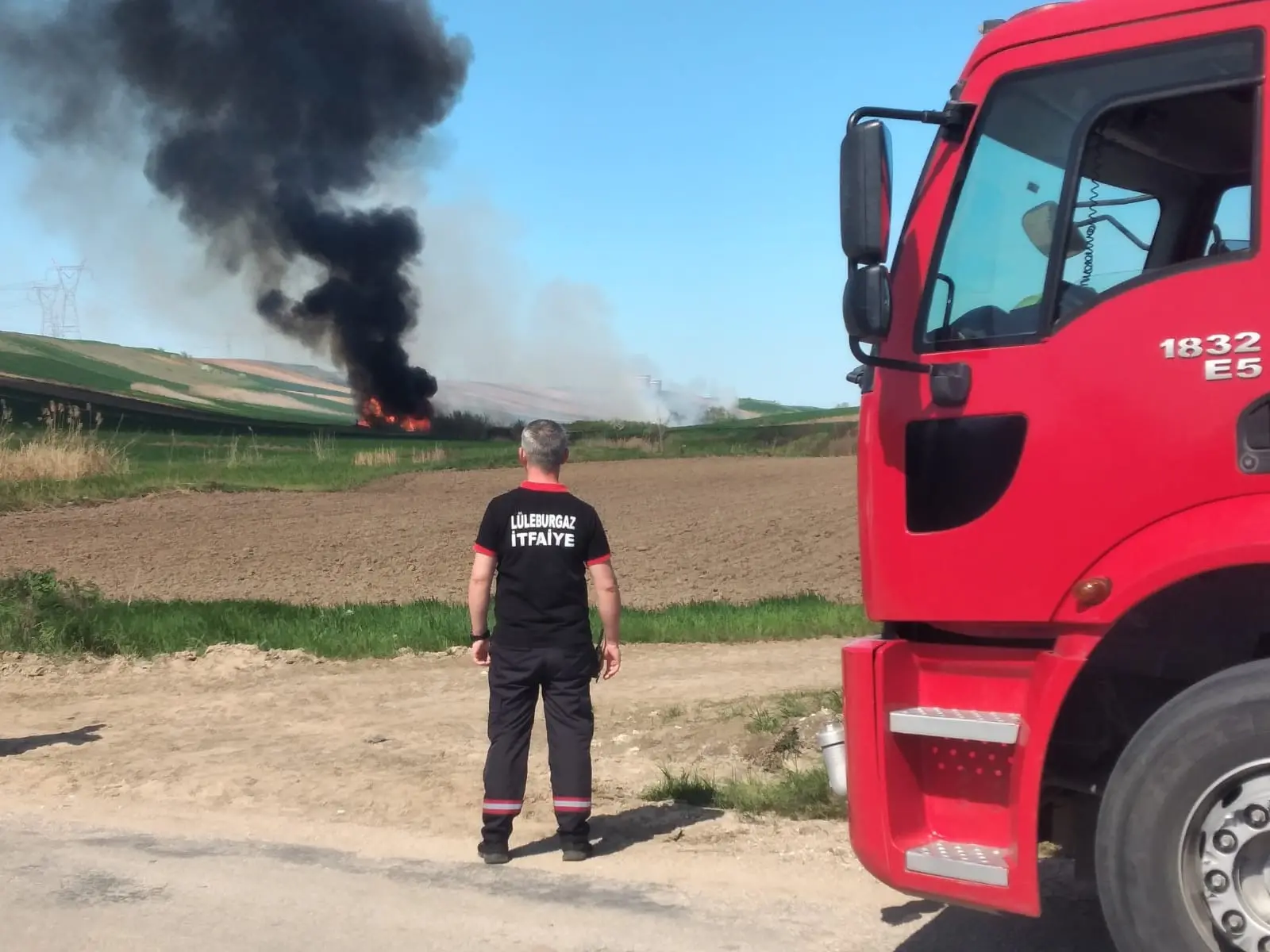 Sazlık alanda çıkan yangında korku dolu anlar! - Resim : 2