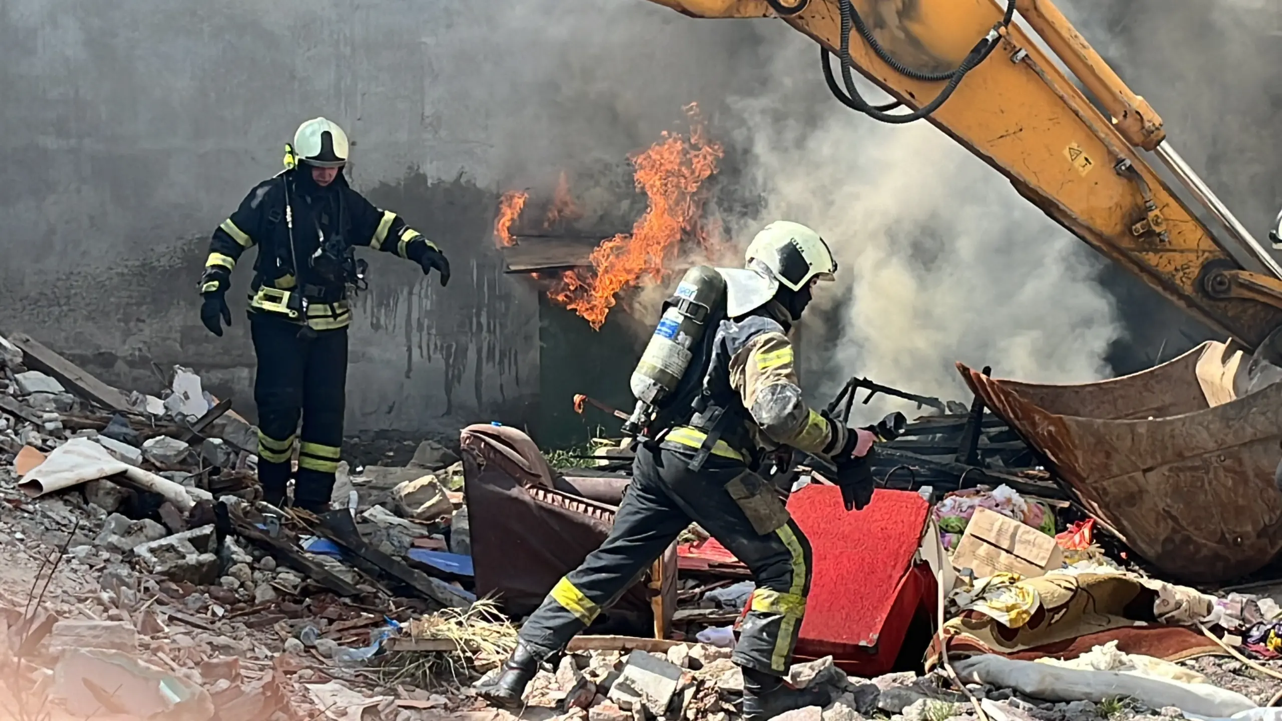 Isı yalıtım malzemeleri vardı: Kulübe alev aldı - Resim : 1