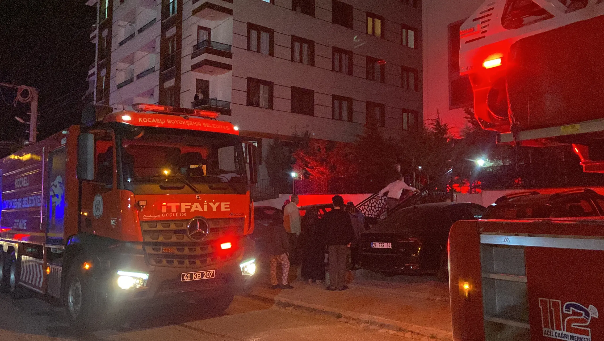 Elektrikli battaniyeyi fişe taktı yatağı alev aldı! - Resim : 1