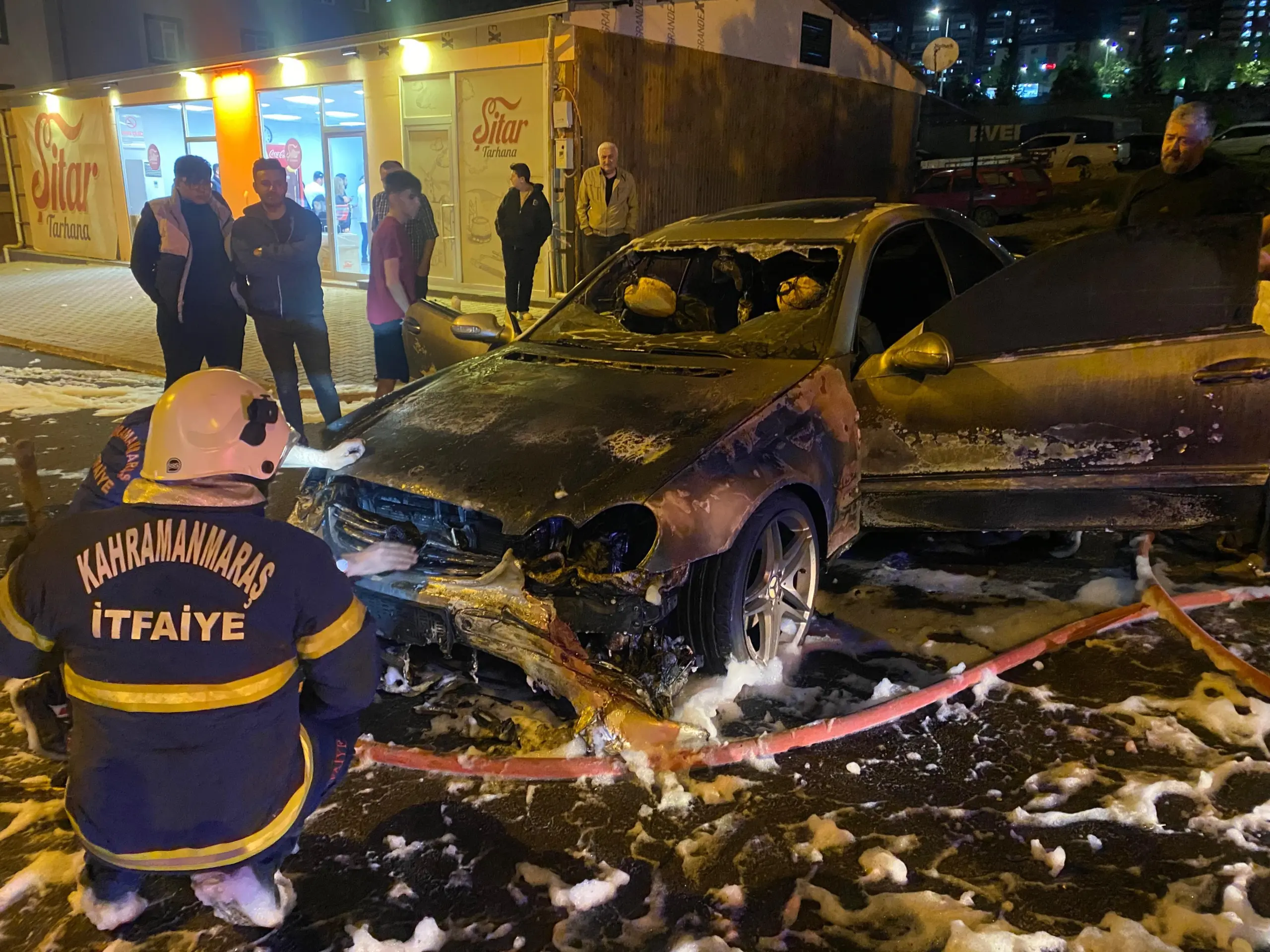 Giden araç alev topuna döndü! - Resim : 2