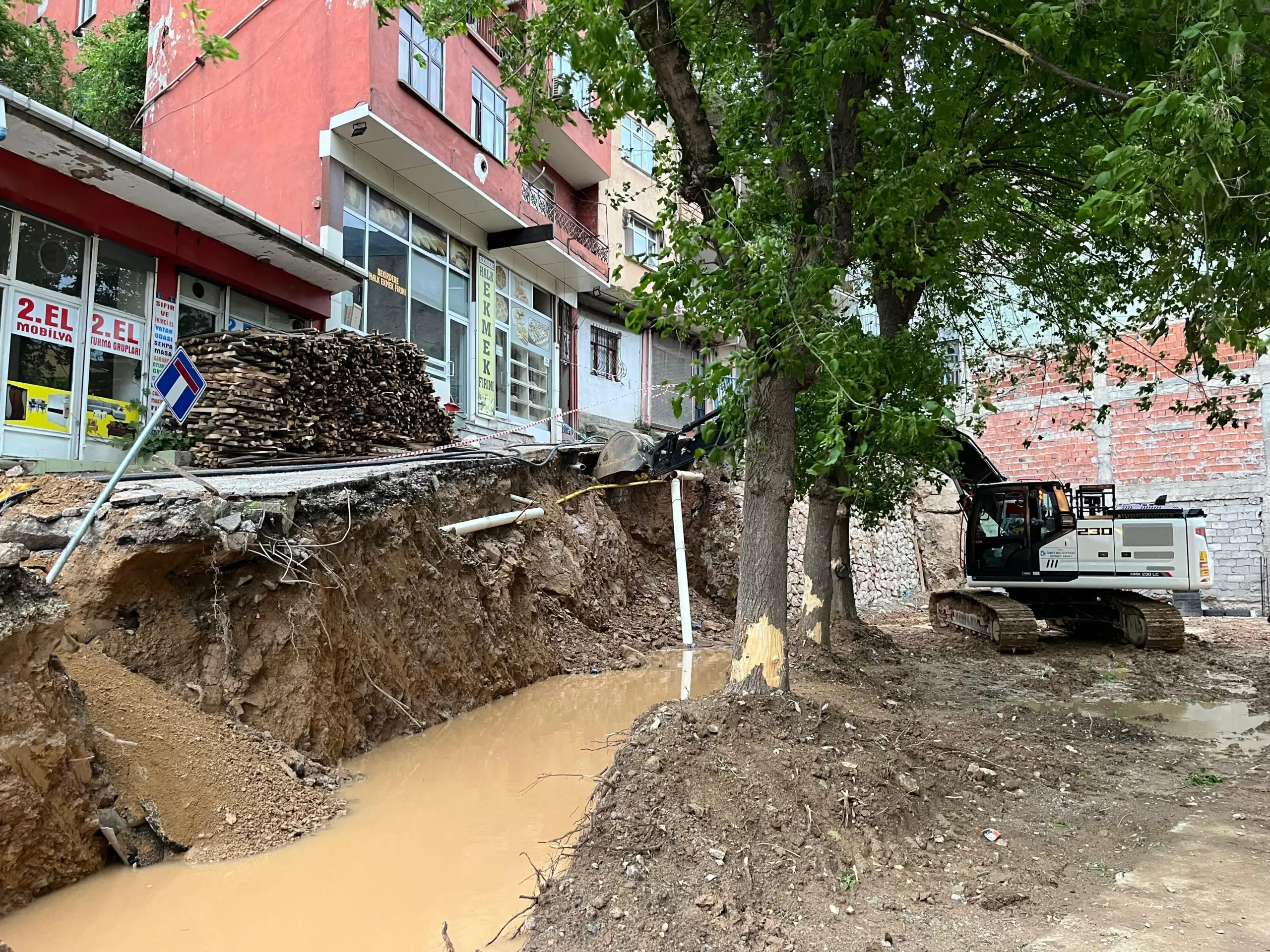 İstinat duvarı ikinci kez çöktü! - Resim : 1