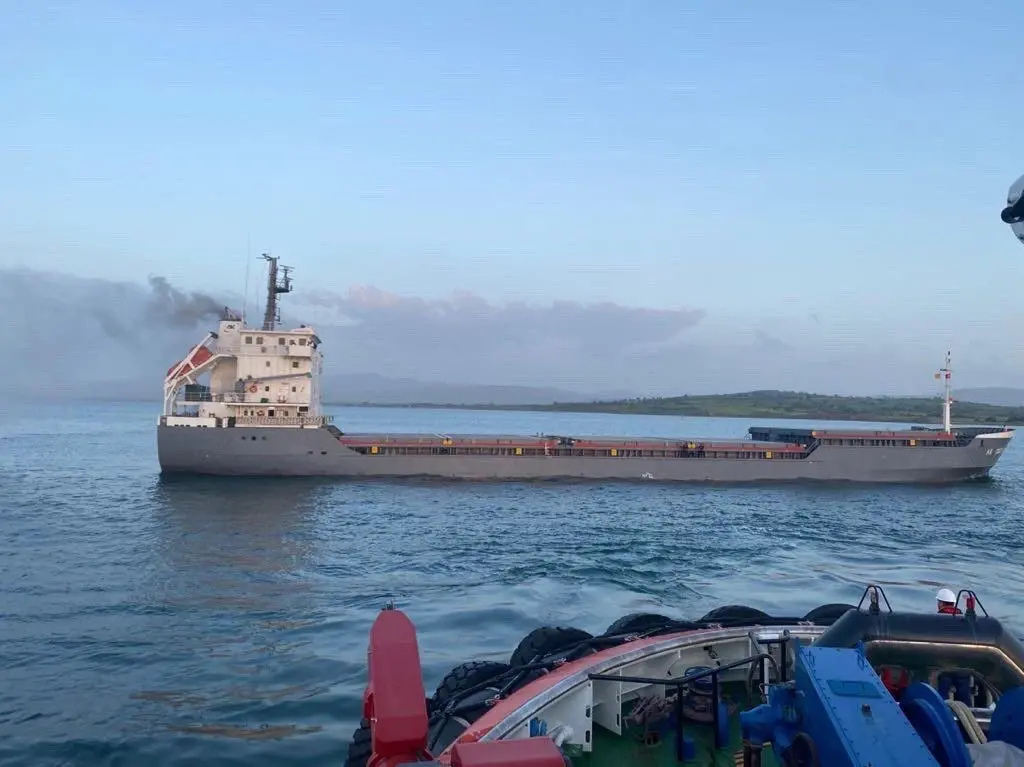 Çanakkale Boğazı’nda gemi alev alev yandı