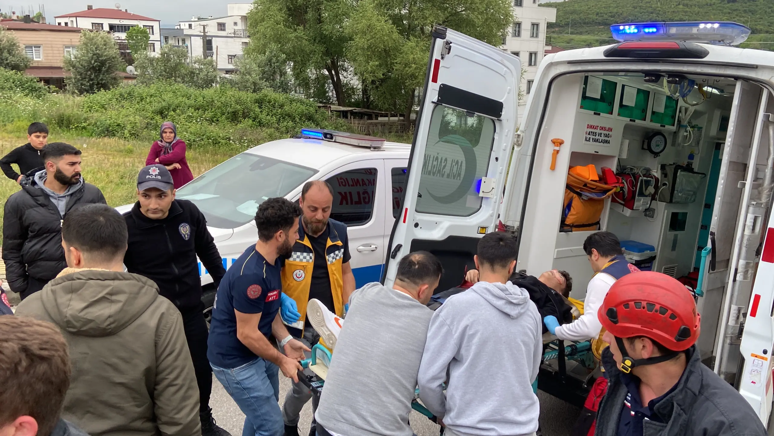 Gebze’de feci kaza! İstinat duvarından düştü, yaralılar var! - Resim : 3