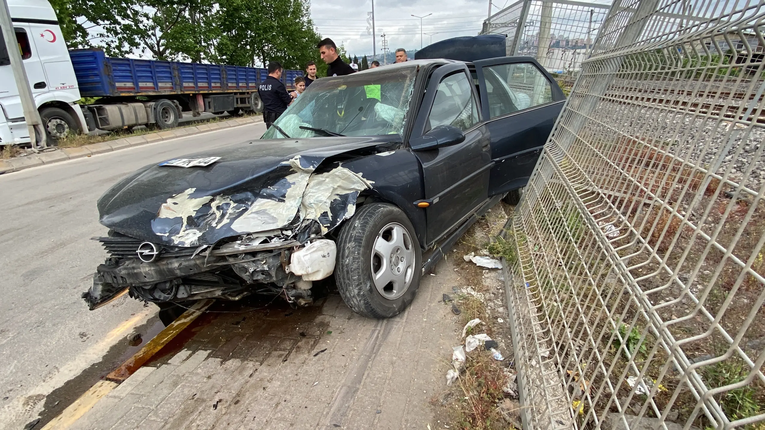 Kocaeli'de U dönüşü kazası! - Resim : 3