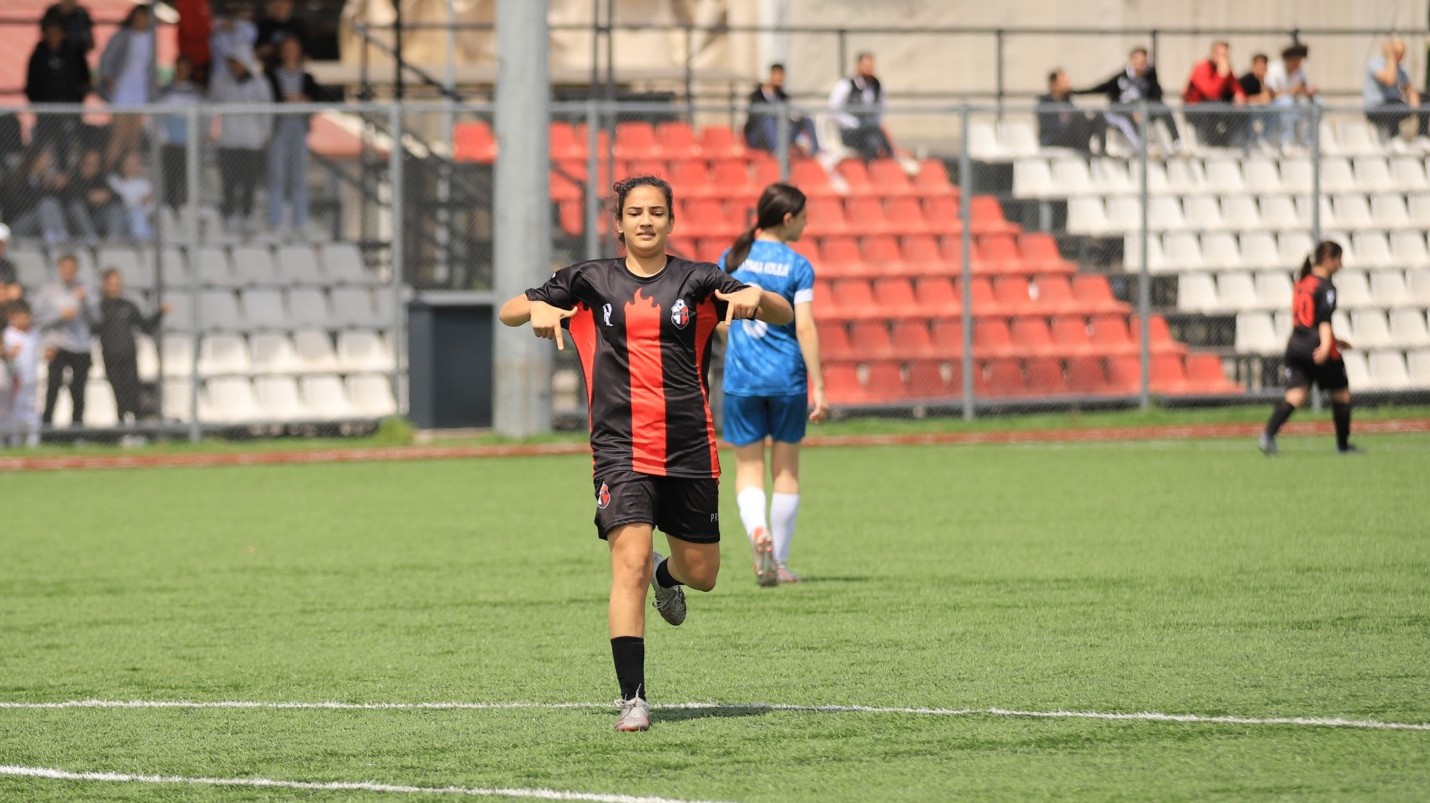 Gölcük İdmanocağı - Karşıyaka Koleji: 5-0 "Kadınlar 3. Lig maçı - Foto Galeri - Ali Köksal" - Resim : 48