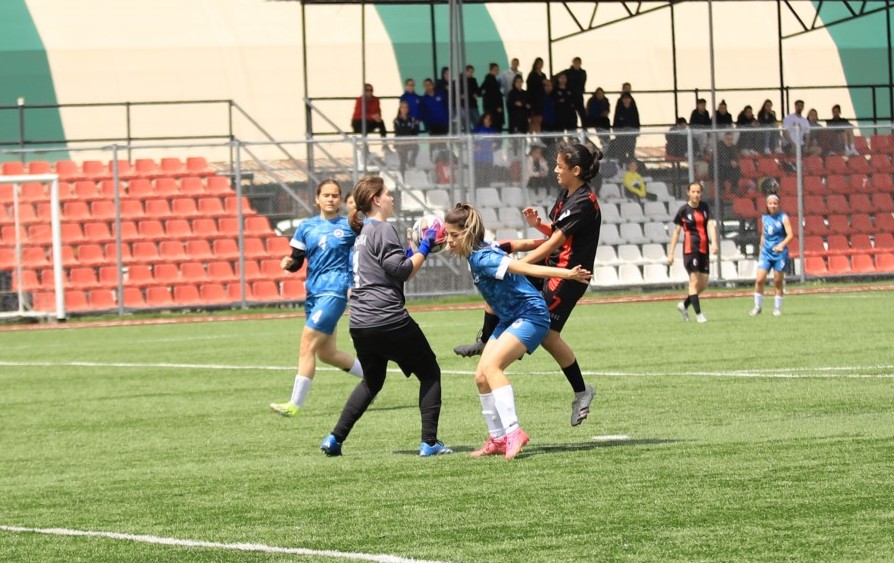 Gölcük İdmanocağı - Karşıyaka Koleji: 5-0 "Kadınlar 3. Lig maçı - Foto Galeri - Ali Köksal" - Resim : 60