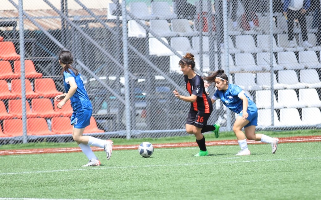 Gölcük İdmanocağı - Karşıyaka Koleji: 5-0 "Kadınlar 3. Lig maçı - Foto Galeri - Ali Köksal" - Resim : 28