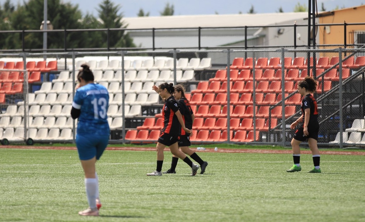 Gölcük İdmanocağı - Karşıyaka Koleji: 5-0 "Kadınlar 3. Lig maçı - Foto Galeri - Ali Köksal" - Resim : 71