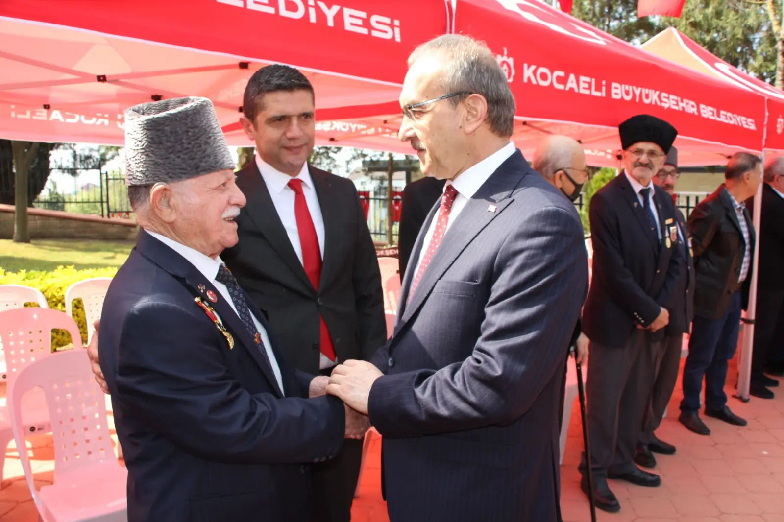 Polis şehitliklerine bayram ziyareti - Resim : 14