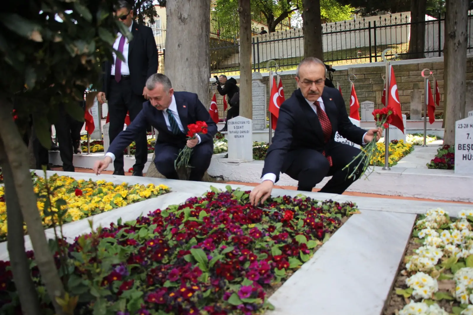 Polis şehitliklerine bayram ziyareti - Resim : 8