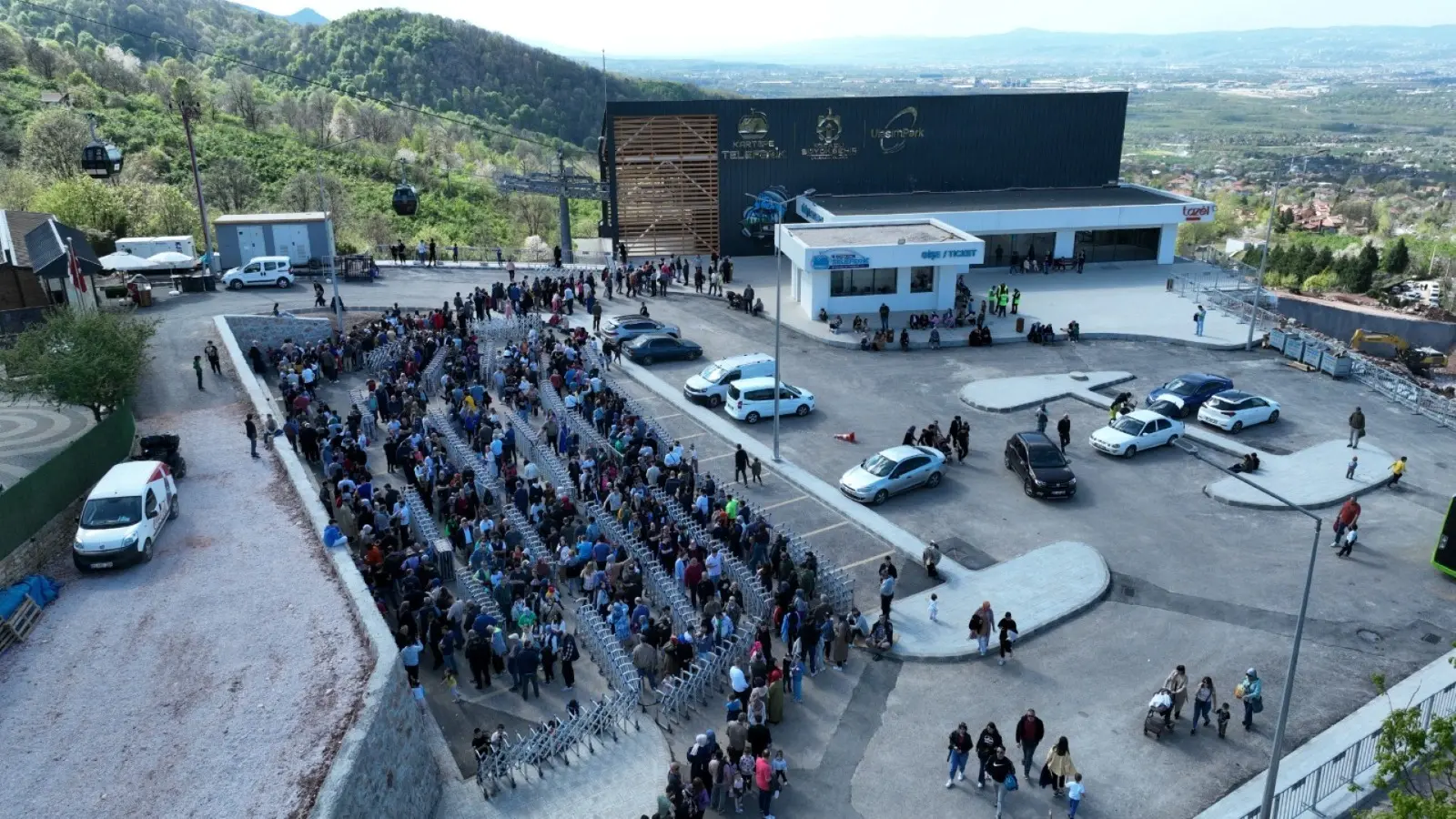 Kartepe Teleferiği bakın kaç kişiyi zirveye taşıdı - Resim : 4