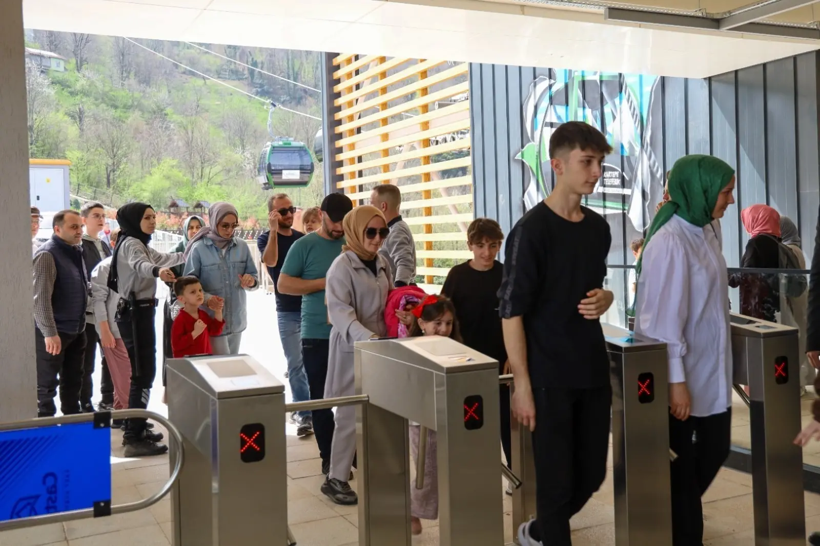 Kartepe Teleferiği bakın kaç kişiyi zirveye taşıdı - Resim : 5