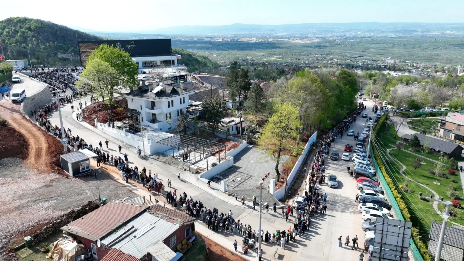 Kartepe Teleferiği bakın kaç kişiyi zirveye taşıdı - Resim : 1