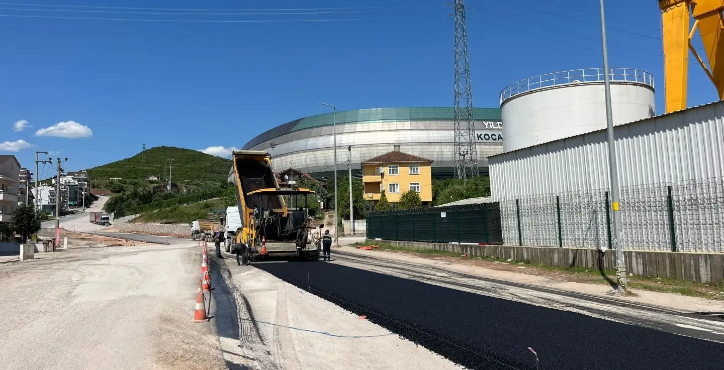 Kocaeli Stadı yolu asfaltlanıyor! - Resim : 4