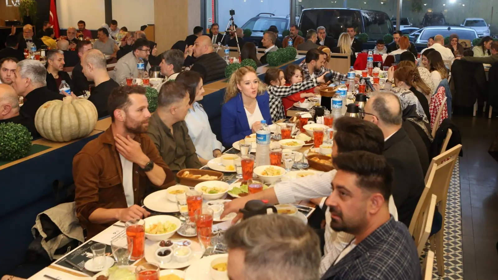 Karate Eğitim ve Yardımlaşma Vakfı iftarda bir araya geldi - Resim : 1