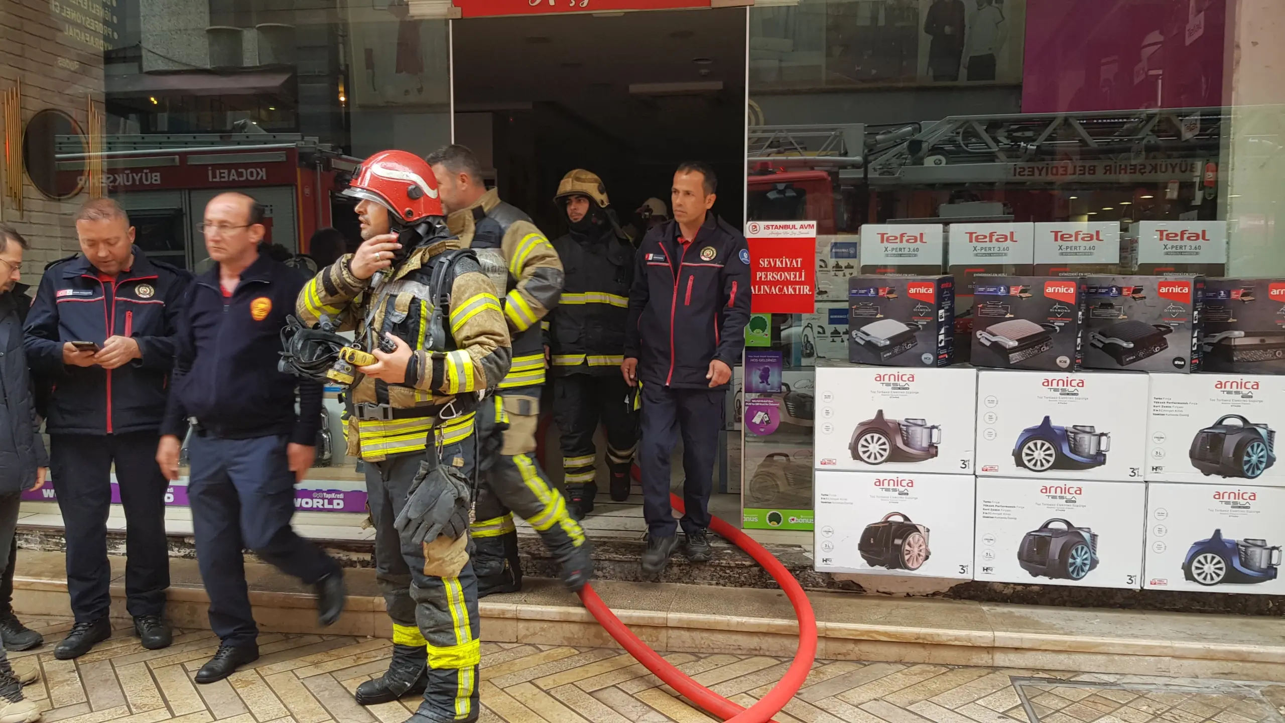 İzmit'teki o AVM'de yangın paniği! İşte detaylar... - Resim : 1