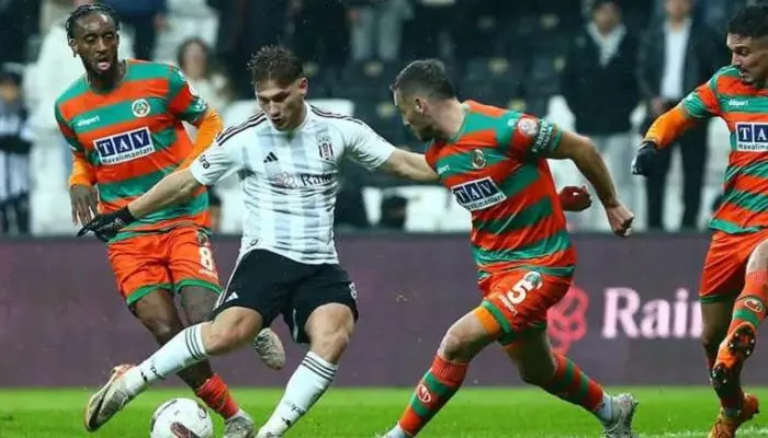 Futbol severler Alanyaspor Beşiktaş