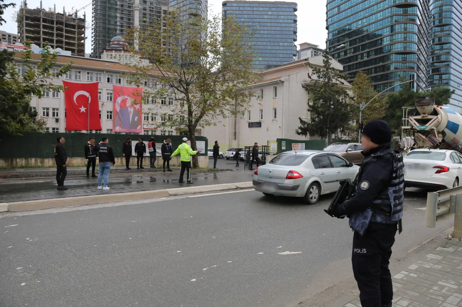 Emniyet güçleri okul önlerinde suçlu barındırmıyor - Resim : 2