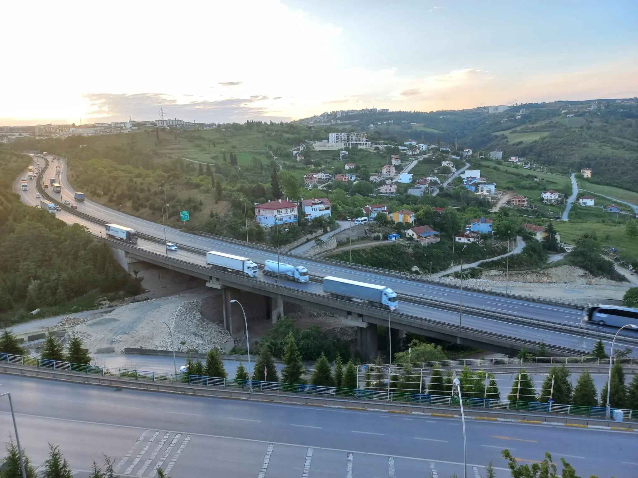 İzmit'teki sitenin sakinleri gürültüden rahatsız... Çocuklar uyuyamıyor! - Resim : 1