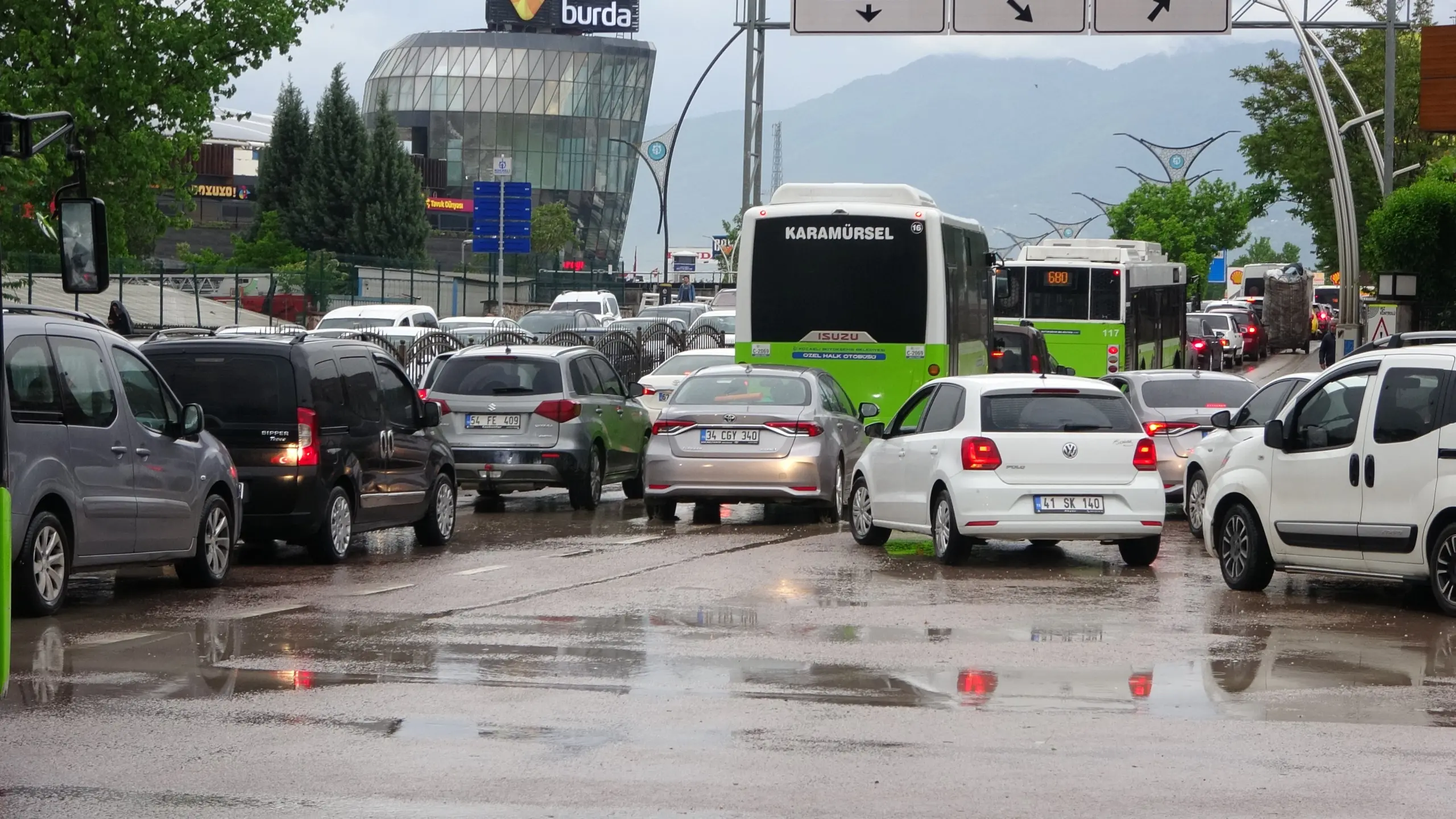 Deniz taştı trafik felç oldu - Resim : 1