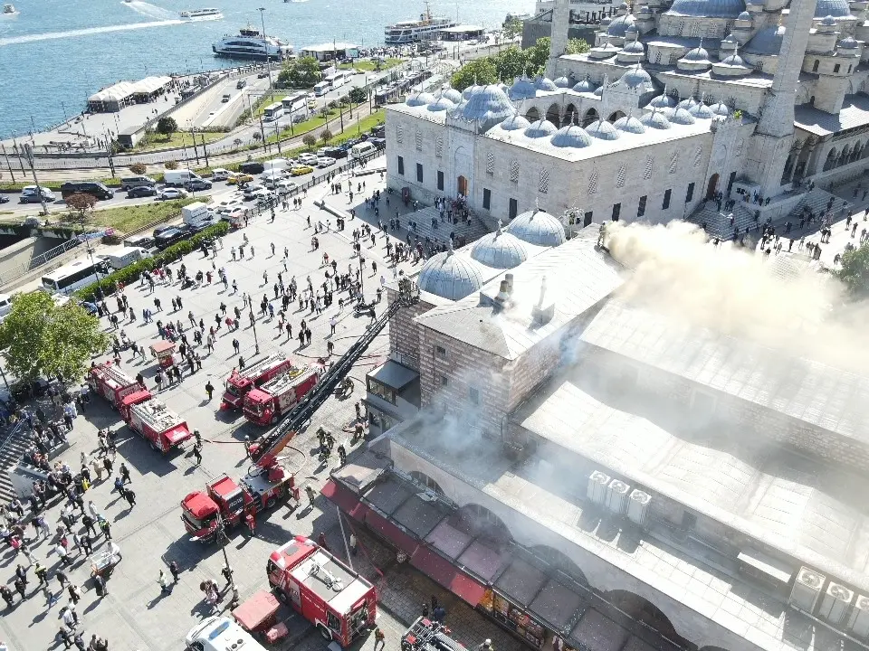 Tarihi Mısır Çarşısı'nda korkutan yangın - Resim : 3