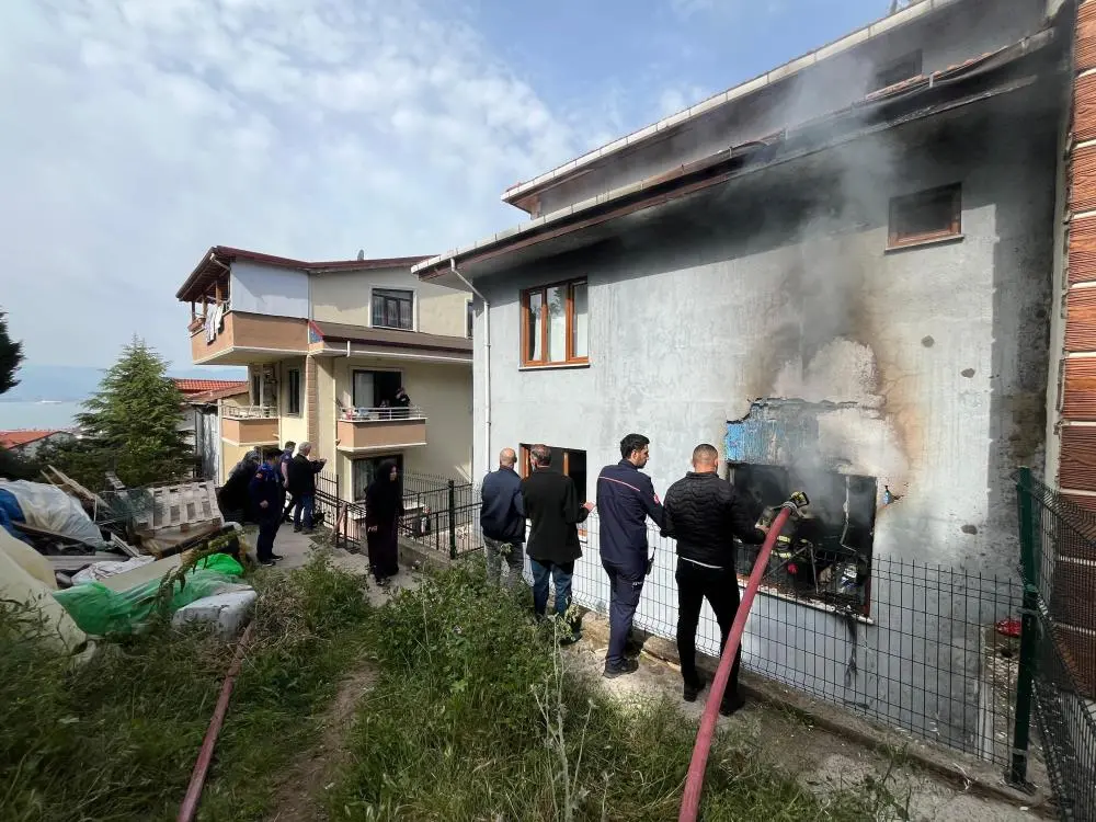 İzmit’te korkunç yangın! Küçük çocuk hayatını kaybettti - Resim : 5