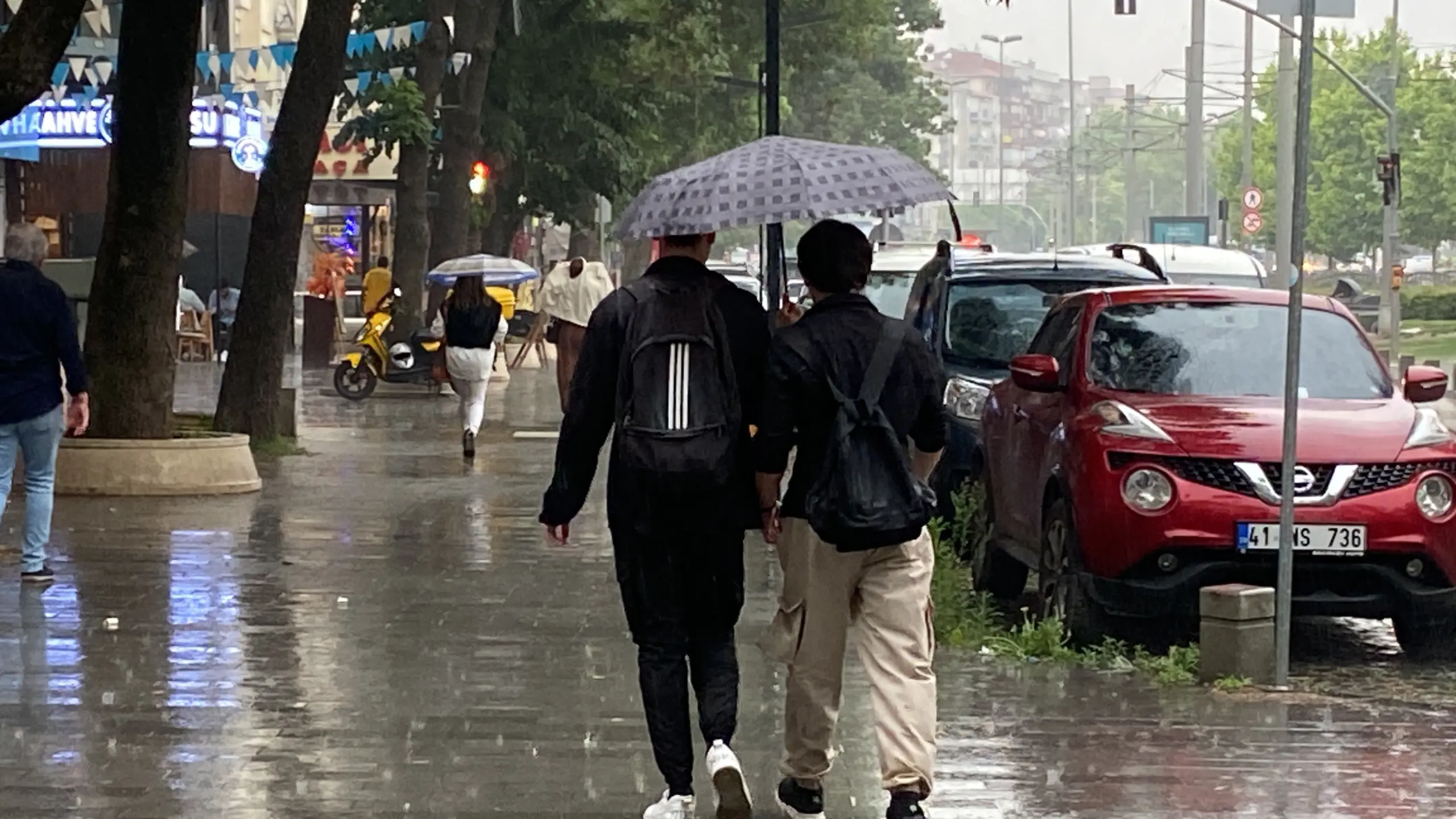 Dolu ve sağanak Kocaeli'yi vurdu! Vatandaşın dili tutuldu - Resim : 1