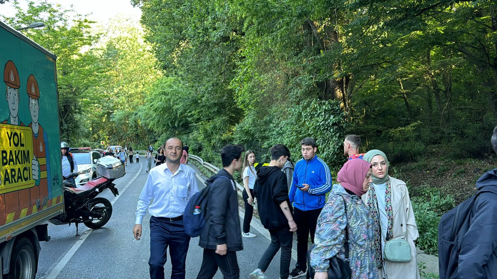 Bariyer ile otomobil arasına sıkıştı! Muhtar yaşamını yitirdi - Resim : 1