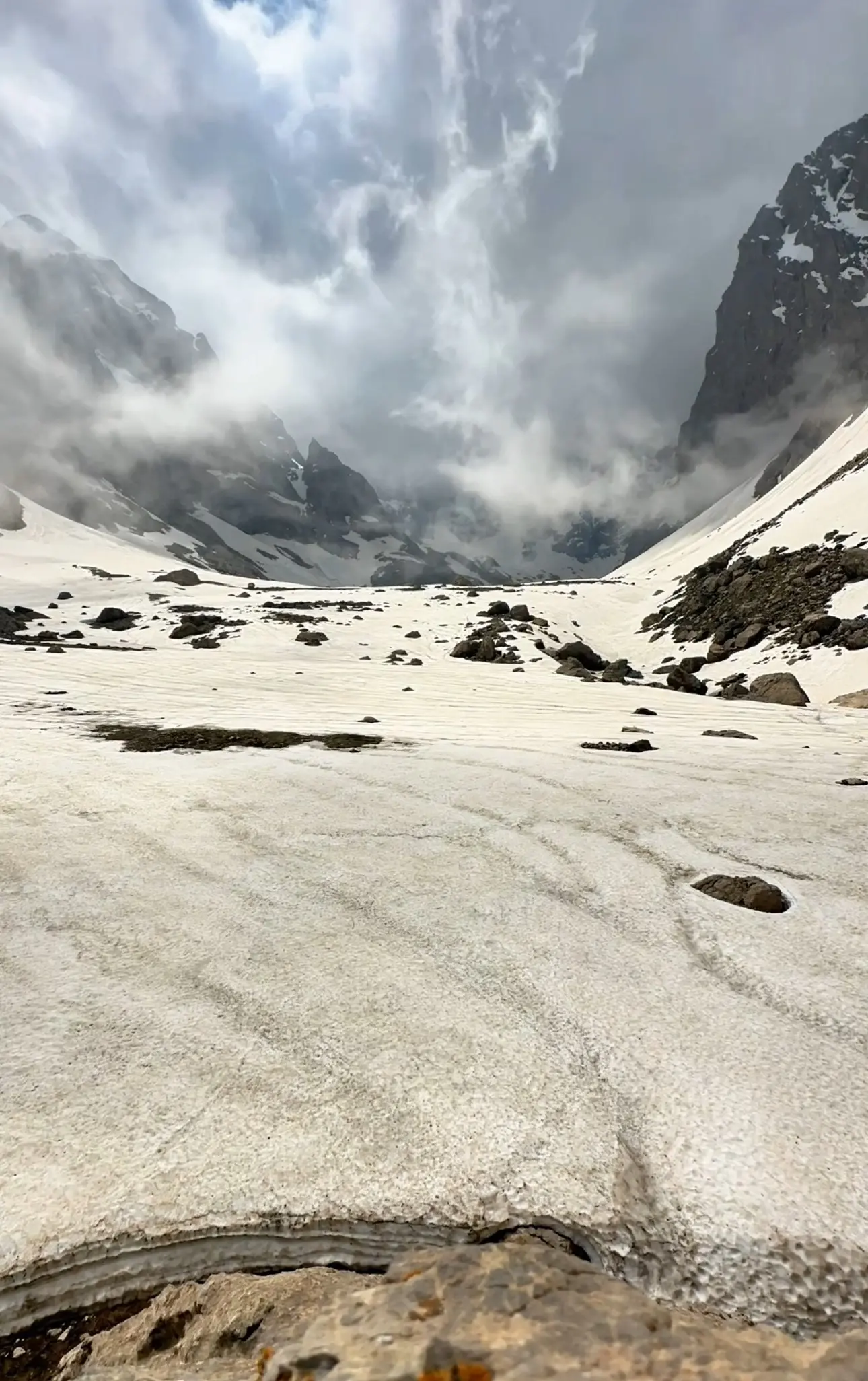 Hakkari'deki karlı dağların manzarası şok etti - Resim : 3