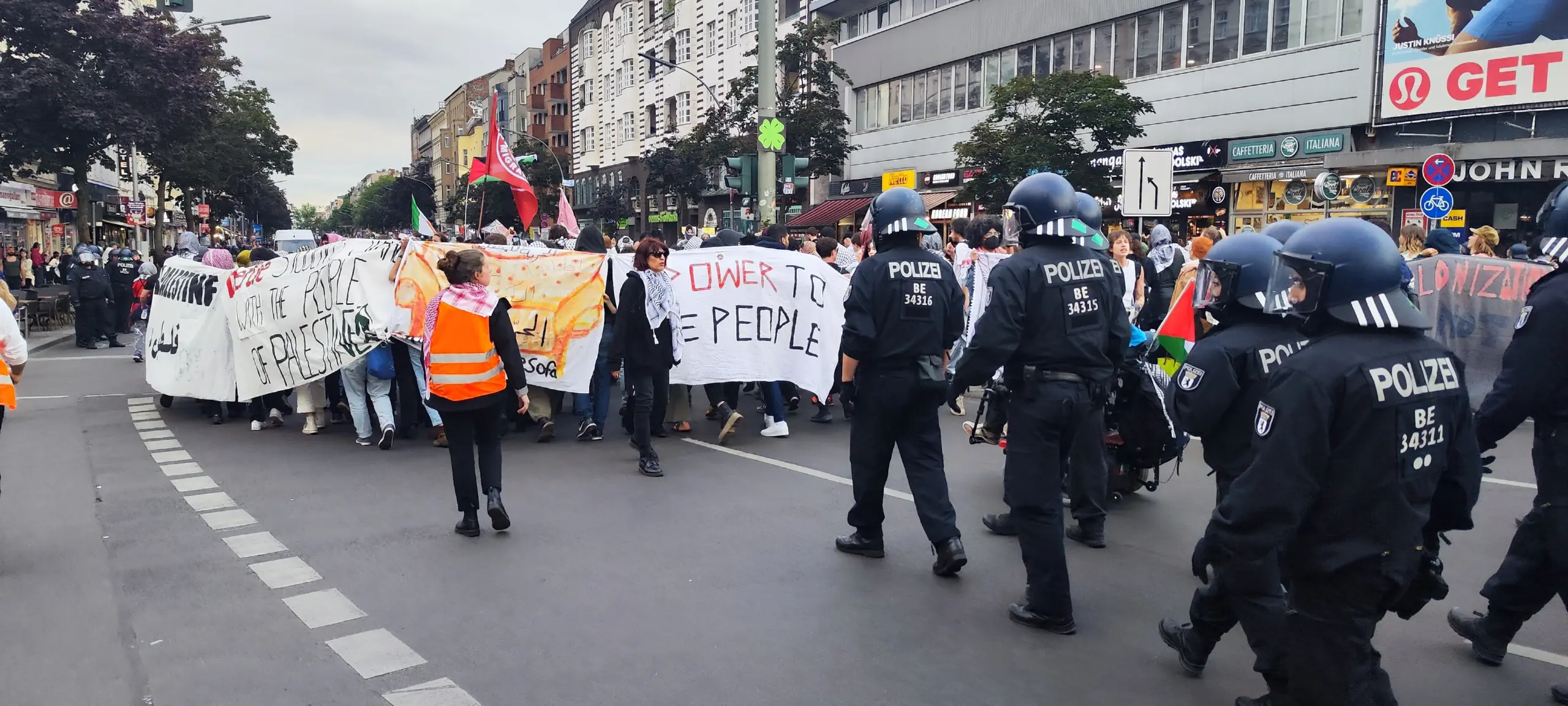 İsrail saldırıları Berlin'de protesto edildi - Resim : 3