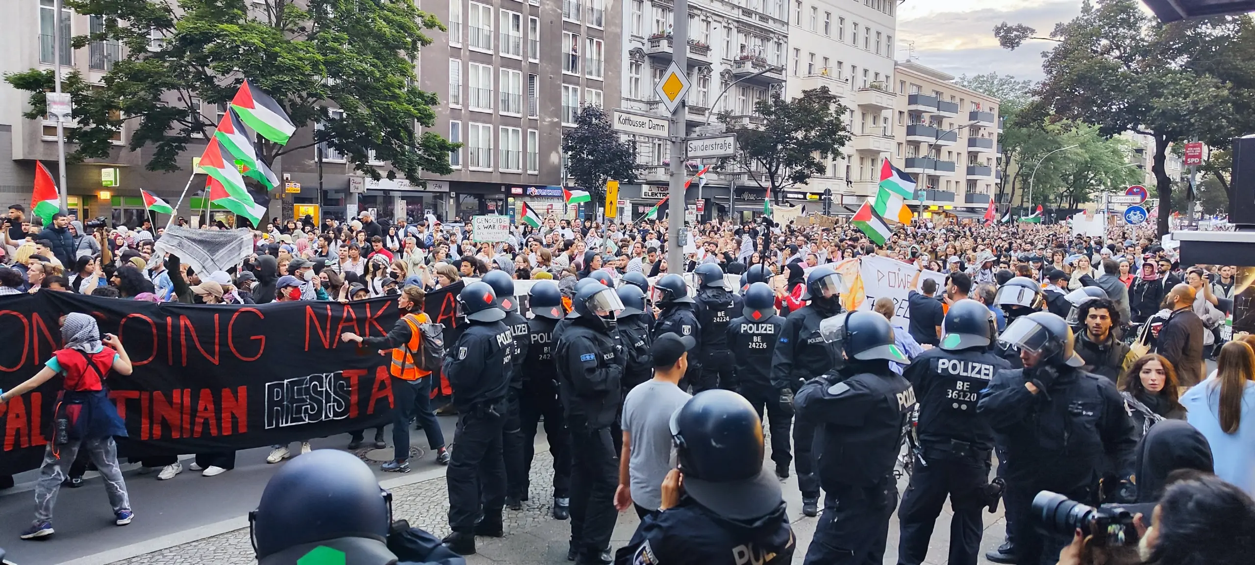 İsrail saldırıları Berlin'de protesto edildi - Resim : 2