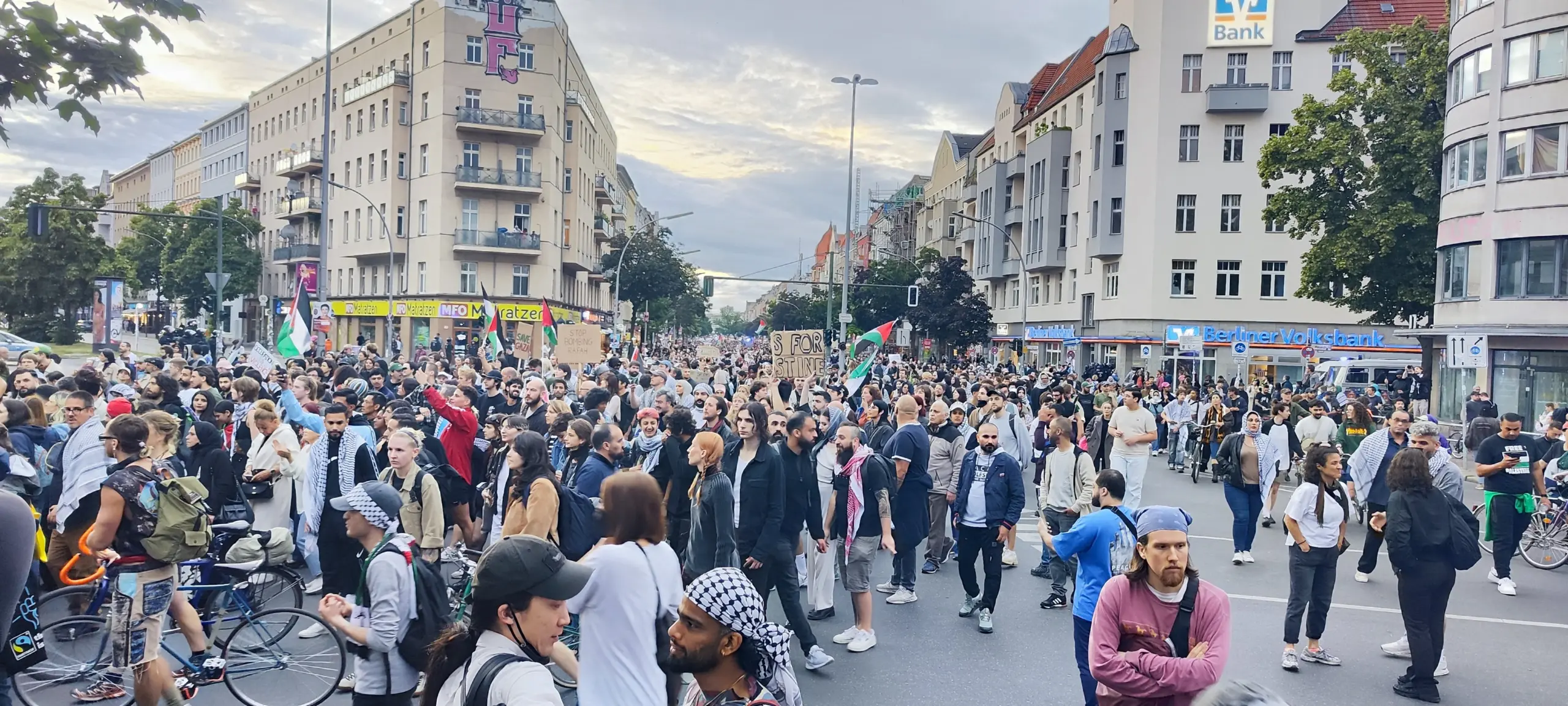 İsrail saldırıları Berlin'de protesto edildi - Resim : 1