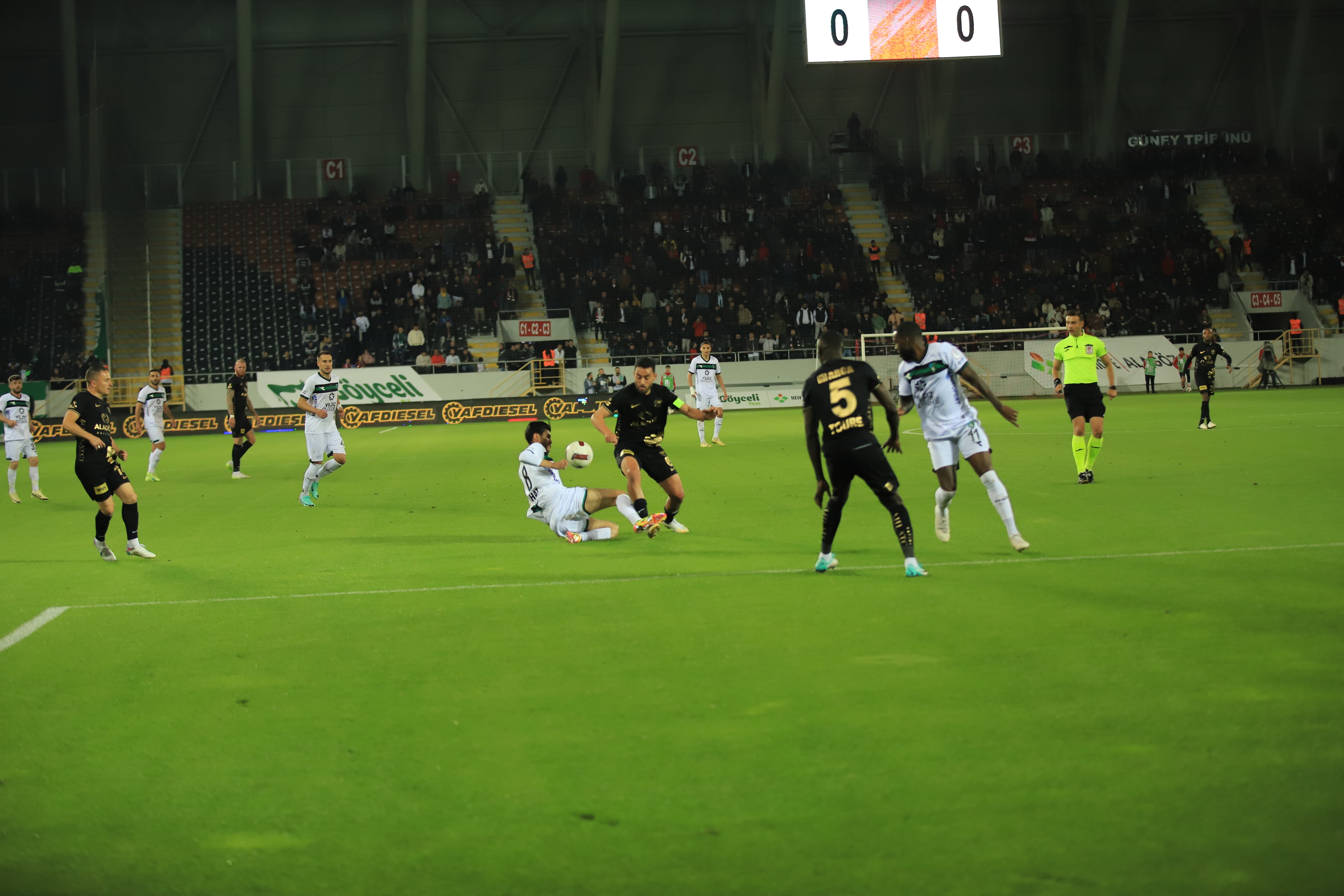 Çorum Futbol Kulübü - Kocaelispor "İlk yarıdan kareler... Ali Köksal - Foto Galeri" - Resim : 9