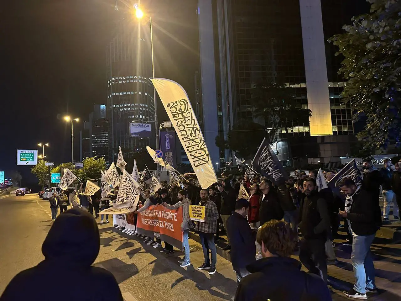 İsrail Konsolosluğu önünde protesto! - Resim : 1