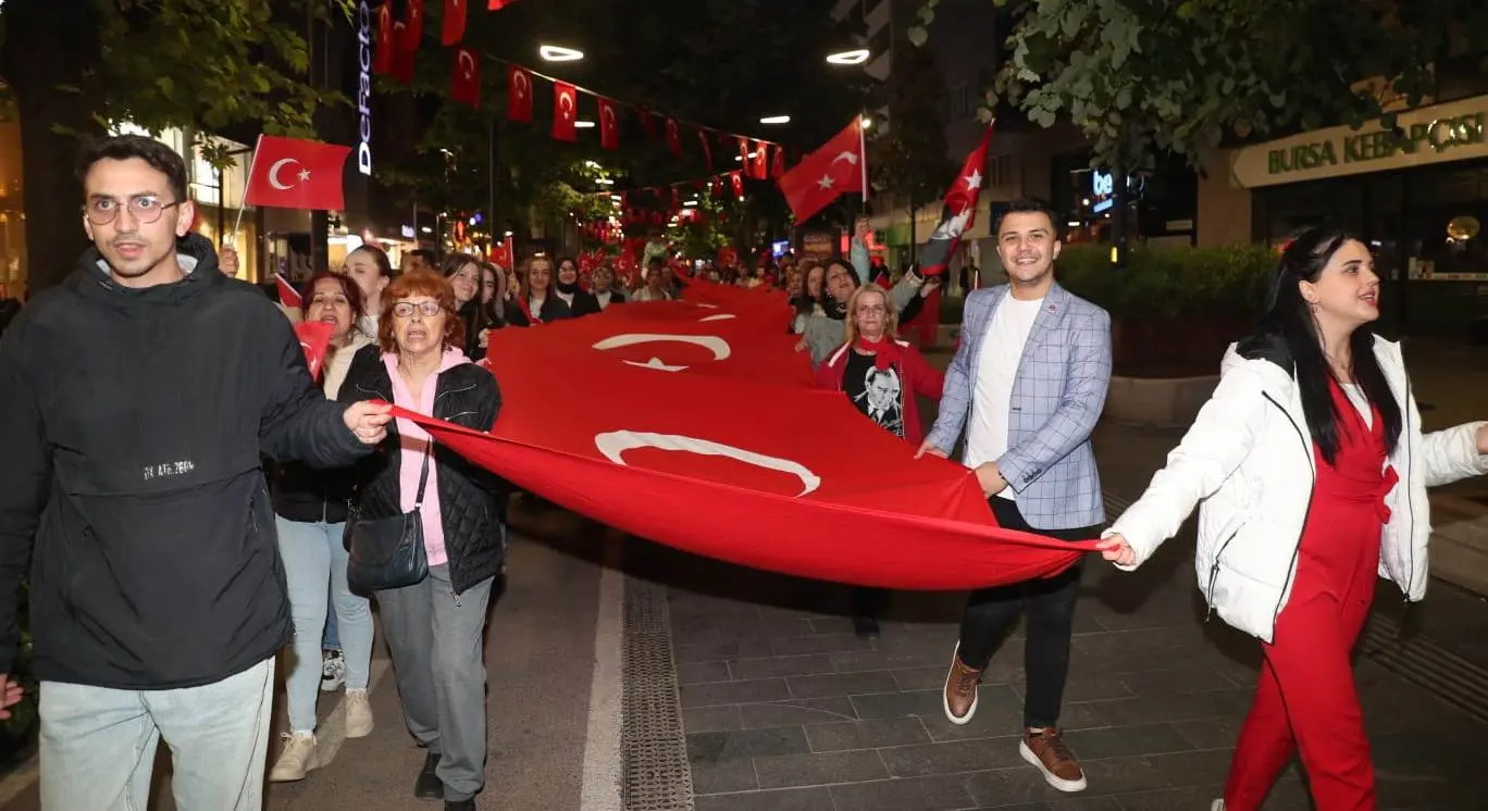 19 Mayıs Korteji tıklım tıklım - Resim : 4