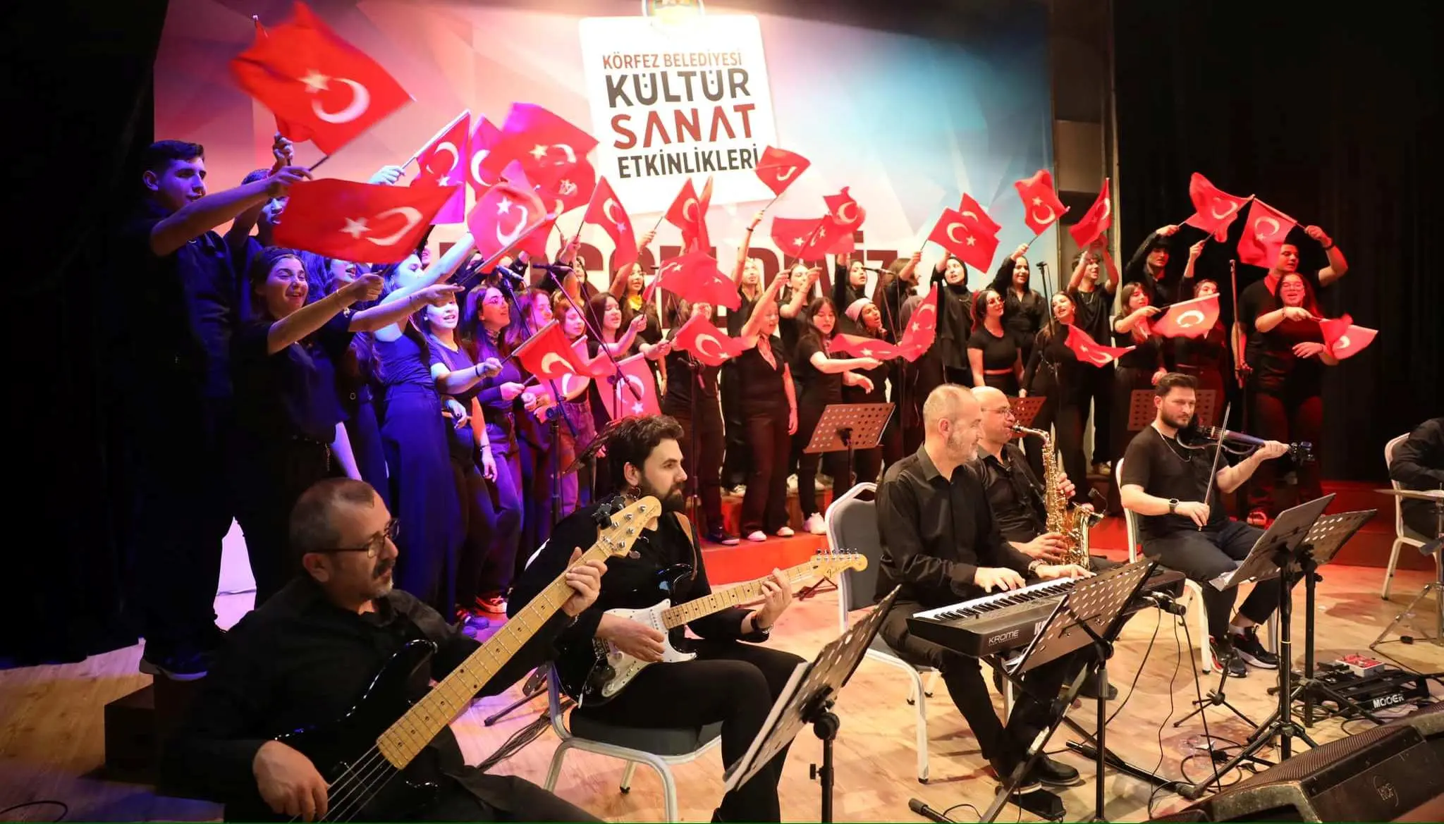 Körfez’de 19 Mayıs’ta sahne gençlerle doldu - Resim : 1