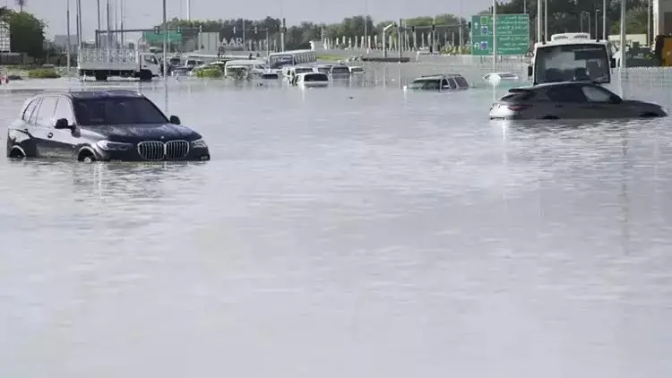 Dubai gezileri iptal oldu… Ünlü markalar satışı durdurdu - Resim : 2